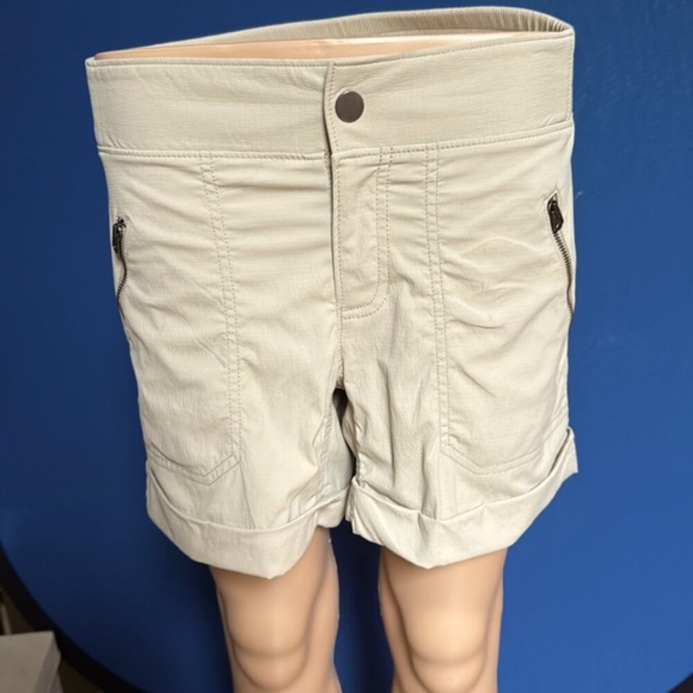 Athleta Trekie Cargo Shorts size 6